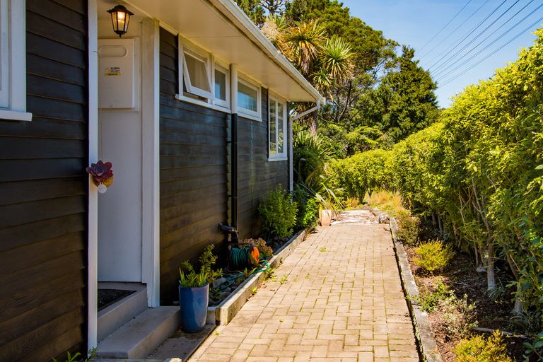 Photo of property in 39 Shetland Street, Glen Eden, Auckland, 0602