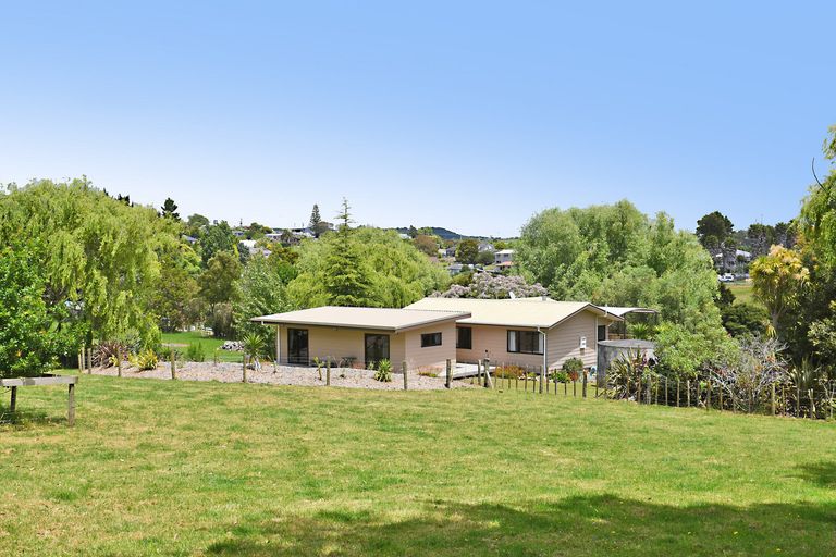 Photo of property in 25 Our Lane, Kaiwaka, 0573