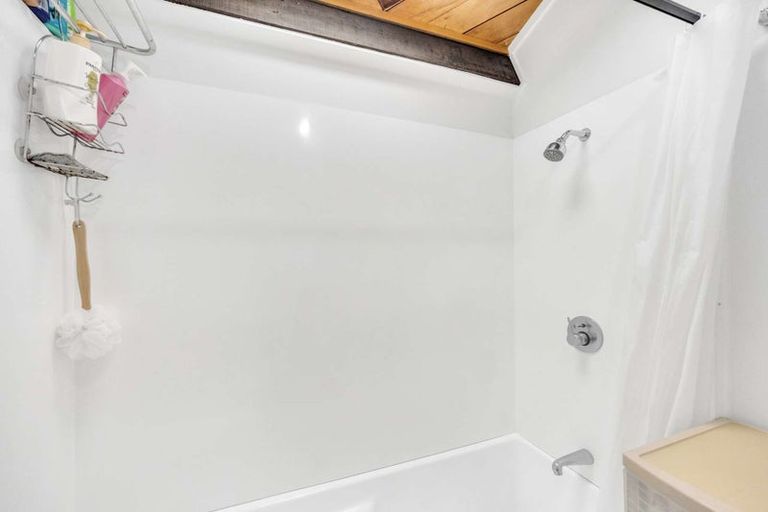 Photo of property in Metro Apartments, 21/220 Thorndon Quay, Pipitea, Wellington, 6011