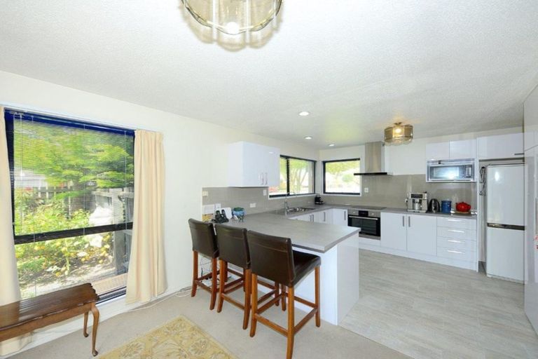 Photo of property in 2 Harkness Place, Avonhead, Christchurch, 8042