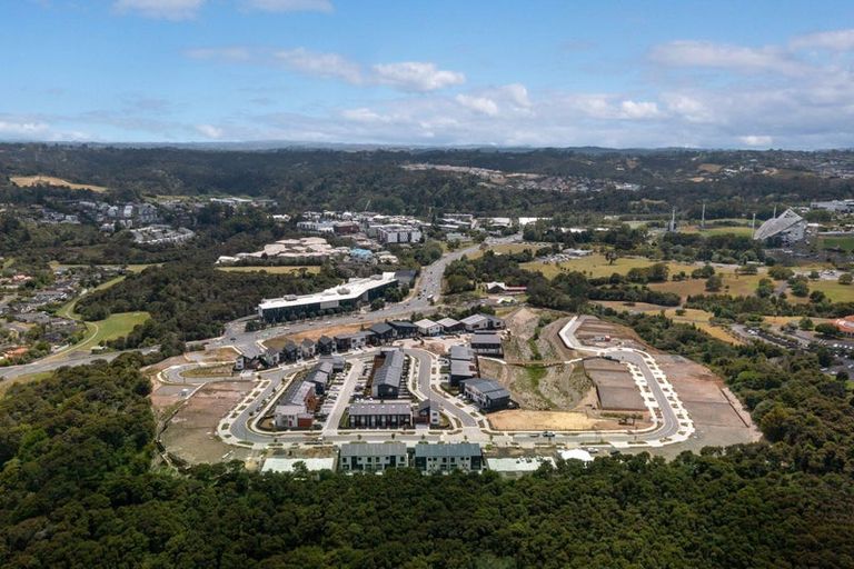 Photo of property in 1/3 Parapara Place, Albany, 0632