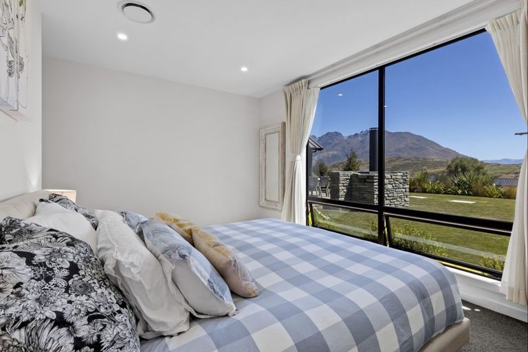 Photo of property in 12 Kinross Lane, Jacks Point, Queenstown, 9371