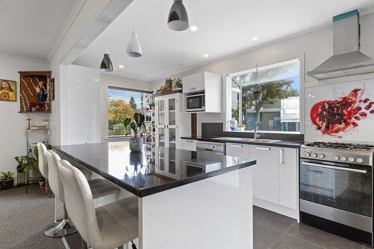 Photo of property in 6 Parkdale Place, Glenview, Hamilton, 3206