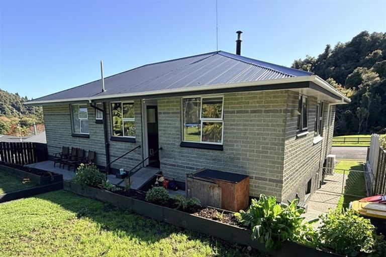 Photo of property in 19 Coates Street, Greymouth, 7805
