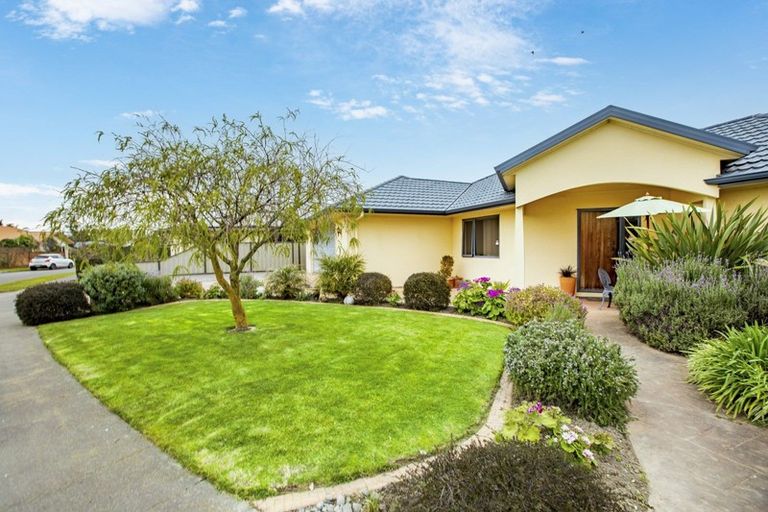 Photo of property in 3 Newbury Place, Taradale, Napier, 4112
