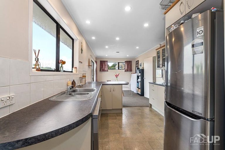 Photo of property in 10 Pahi Place, West Harbour, Auckland, 0618