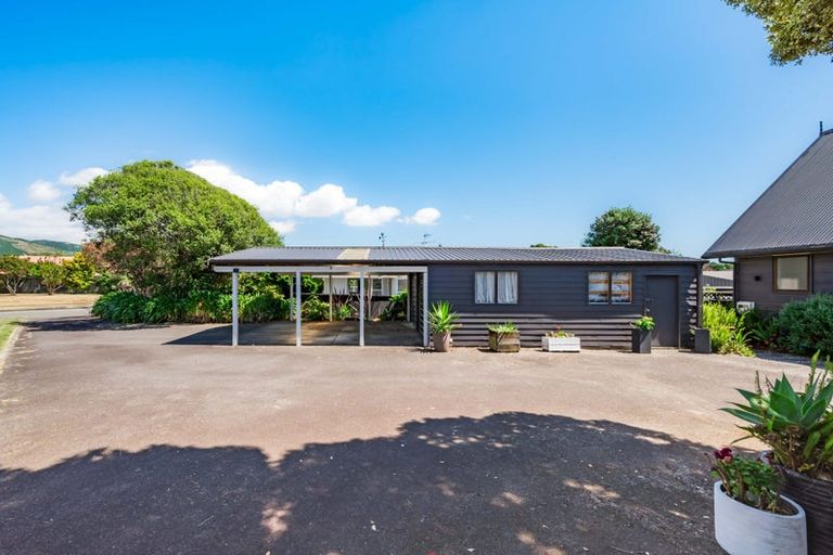 Photo of property in 10 Kanawa Street, Waikanae, 5036
