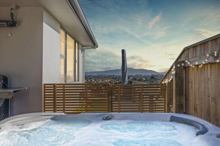 Photo of property in 99 Kakariki Grove, Waikanae, 5036