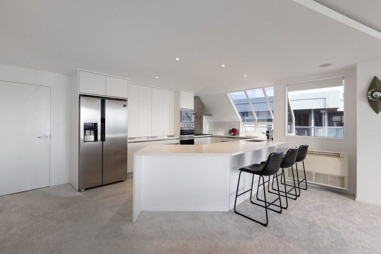 Photo of property in 28 The Mall, Mount Maunganui, 3116