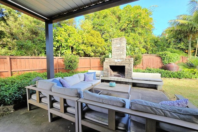 Photo of property in 21 Dressage Lane, Greenhithe, Auckland, 0632