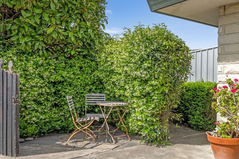Photo of property in 2/56 Aorangi Road, Bryndwr, Christchurch, 8053