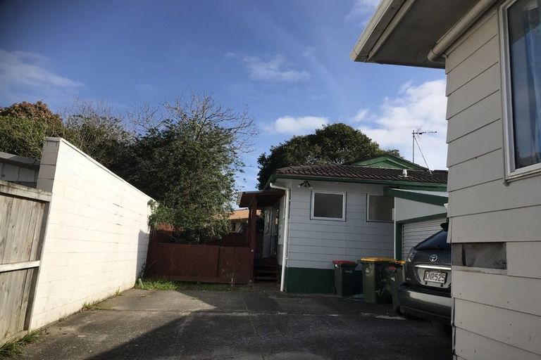 Photo of property in 2/29 Joshua Place, Weymouth, Auckland, 2103