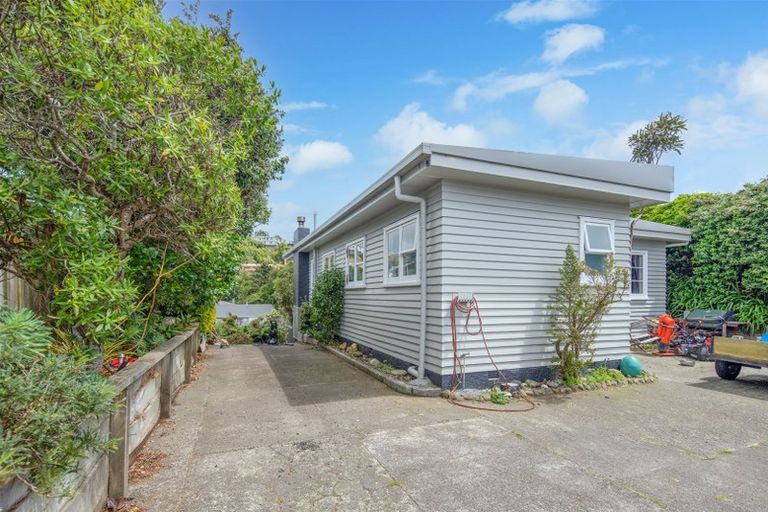 Photo of property in 34 Bassett Road, Johnsonville, Wellington, 6037