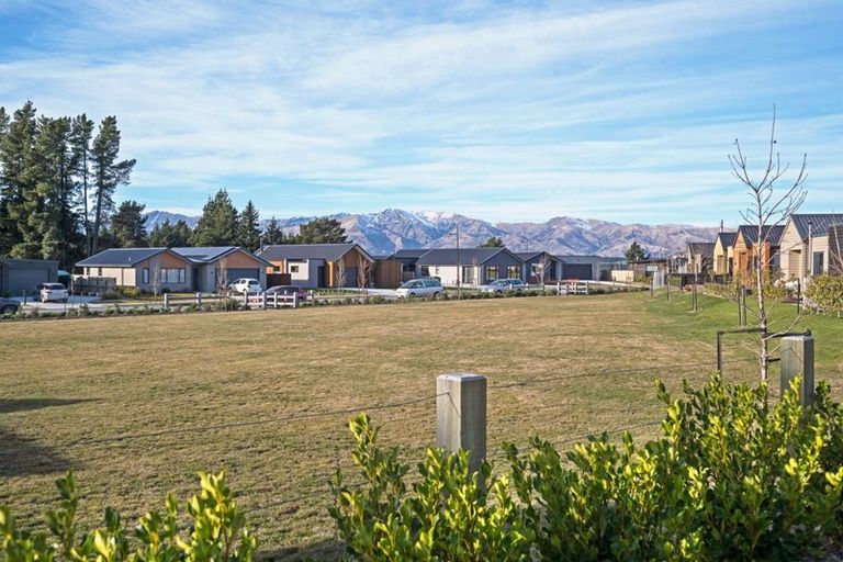 Photo of property in 3 Mount Creighton Crescent, Wanaka, 9305