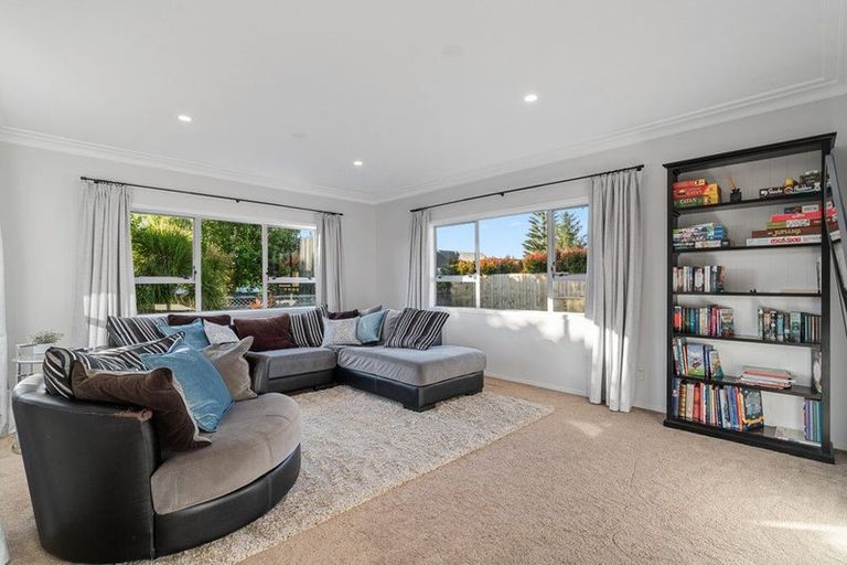 Photo of property in 8 Rarahu Place, The Gardens, Auckland, 2105