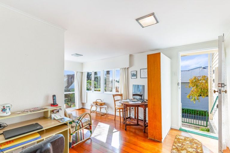 Photo of property in 8 Nikau Street, New Lynn, Auckland, 0600