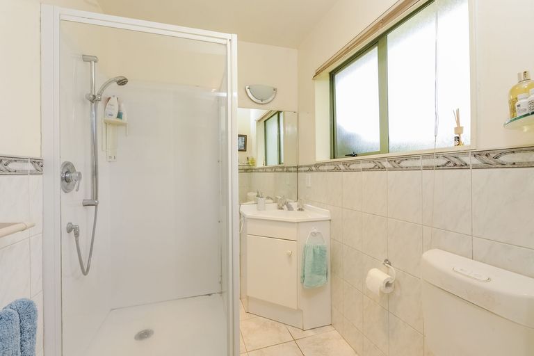 Photo of property in 6 Lanham Lane, Massey, Auckland, 0614