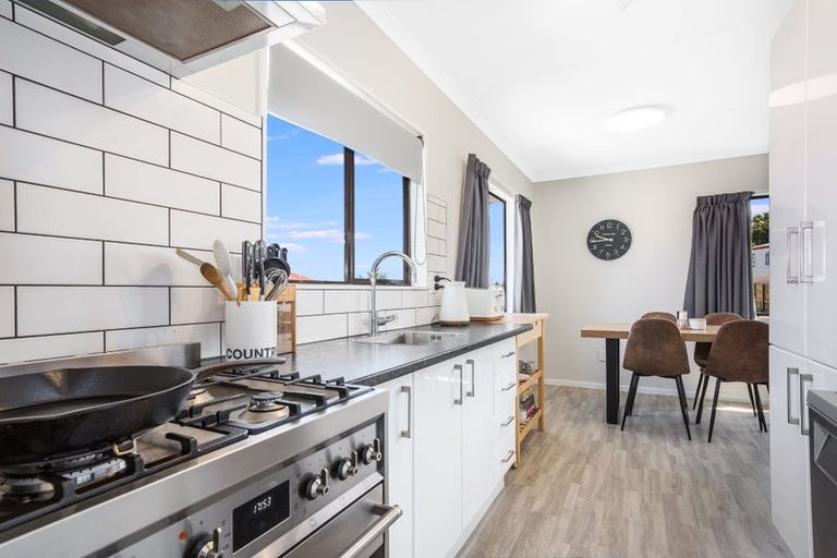 Photo of property in 15 Staysail Place, Whitby, Porirua, 5024