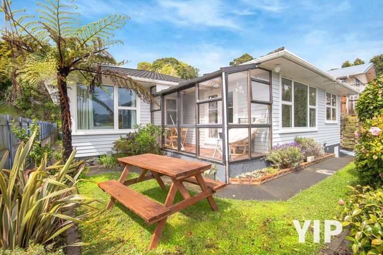 Photo of property in 7 Catherine Crescent, Paparangi, Wellington, 6037
