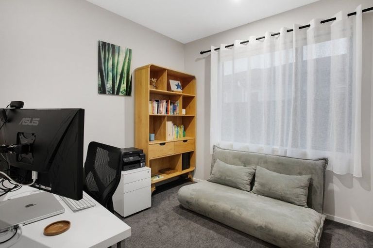 Photo of property in 12 Tarras Road, Kumeu, 0810