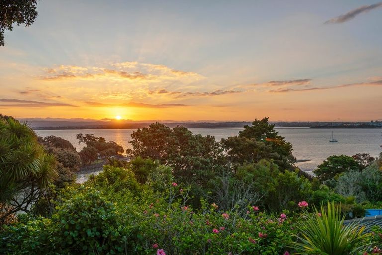 Photo of property in 8 Poaka Place, Beach Haven, Auckland, 0626