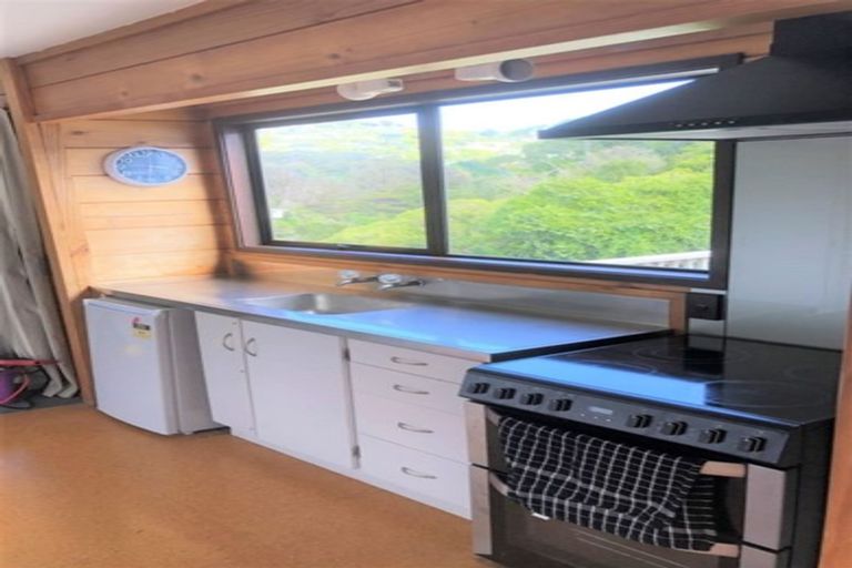 Photo of property in 64 Bassett Road, Johnsonville, Wellington, 6037