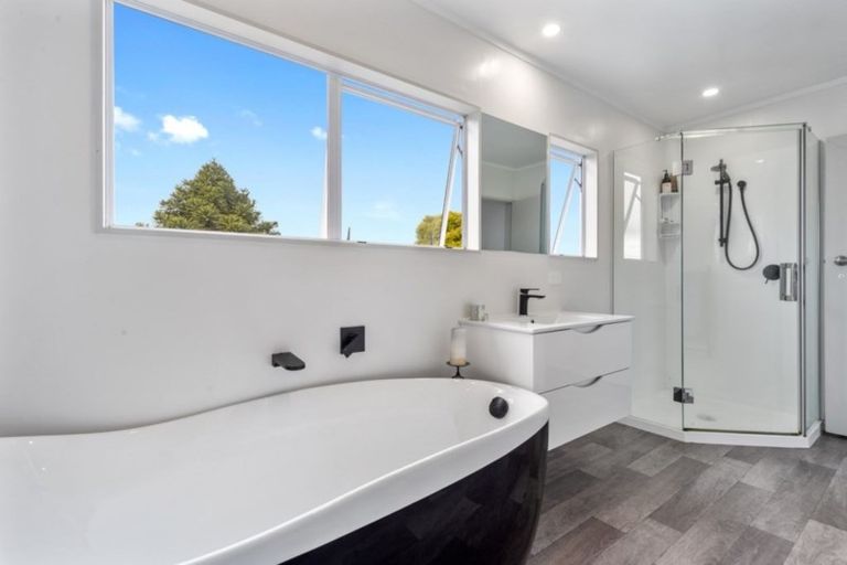 Photo of property in 37 Lachlan Drive, Dinsdale, Hamilton, 3204