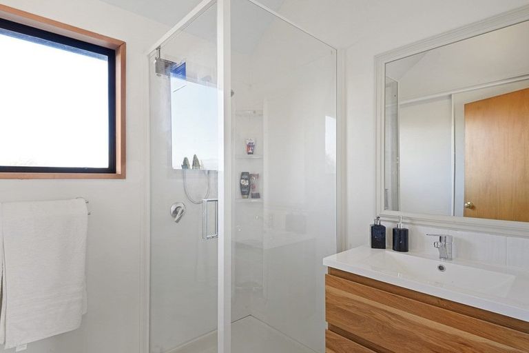 Photo of property in 32 Connemara Drive, Northwood, Christchurch, 8051