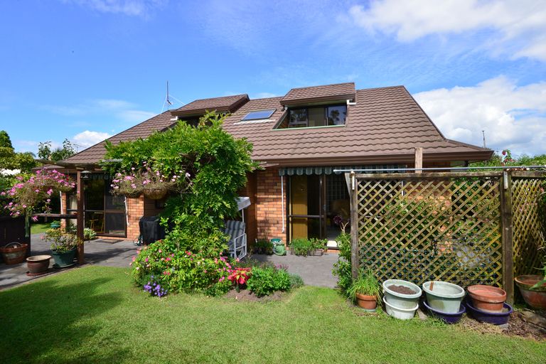 Photo of property in 48 Maygrove Drive, Orewa, 0931