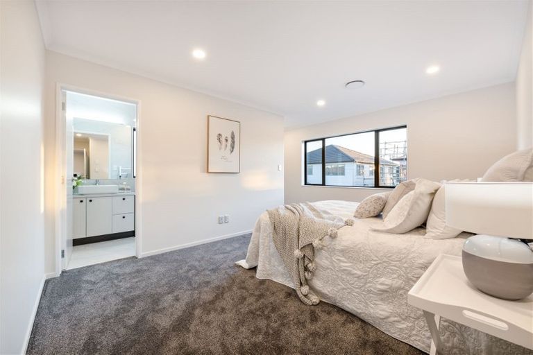 Photo of property in 11 Bunbeg Crescent, Flat Bush, Auckland, 2019