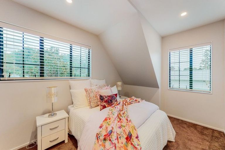 Photo of property in 31 De Val Drive, Titirangi, Auckland, 0604