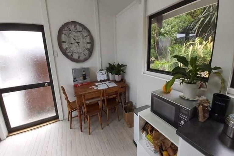 Photo of property in 24 Bedford Street, Northland, Wellington, 6012