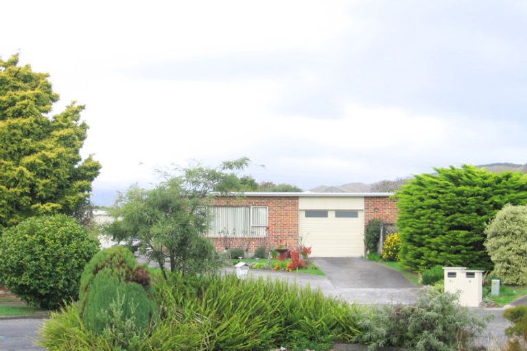 Photo of property in 9 Wakefield Grove, Waikanae, 5036