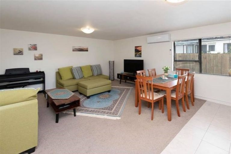 Photo of property in 9 Darren Crescent, Half Moon Bay, Auckland, 2012