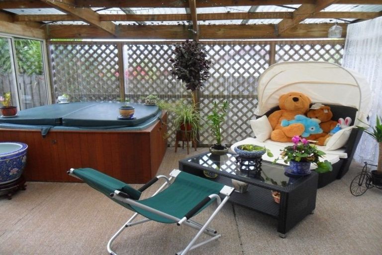 Photo of property in 13 Milan Drive, Glen Eden, Auckland, 0602