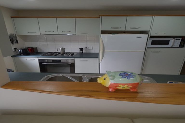 Photo of property in 2/85 Garden Road, Northland, Wellington, 6012