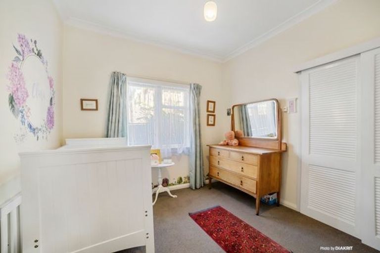 Photo of property in 22 Ranui Crescent, Khandallah, Wellington, 6035