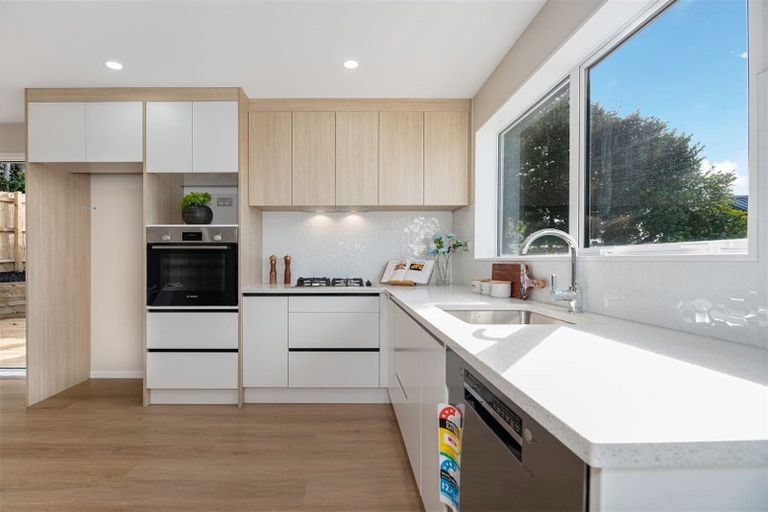 Photo of property in 18a Kearney Place, Massey, Auckland, 0614