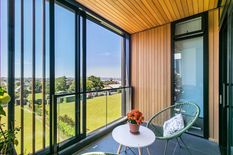 Photo of property in Frank Sargeson Apts, 204/74 Anzac Street, Takapuna, Auckland, 0622