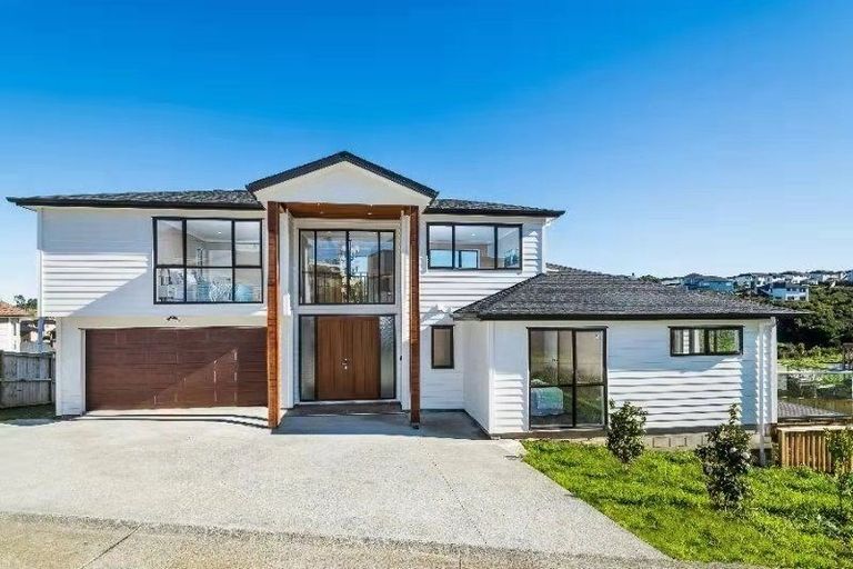 Photo of property in 5 Kahu Close, Orewa, 0931