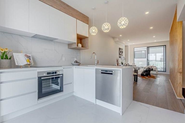 Photo of property in 1/16 Williamson Avenue, Belmont, Auckland, 0622