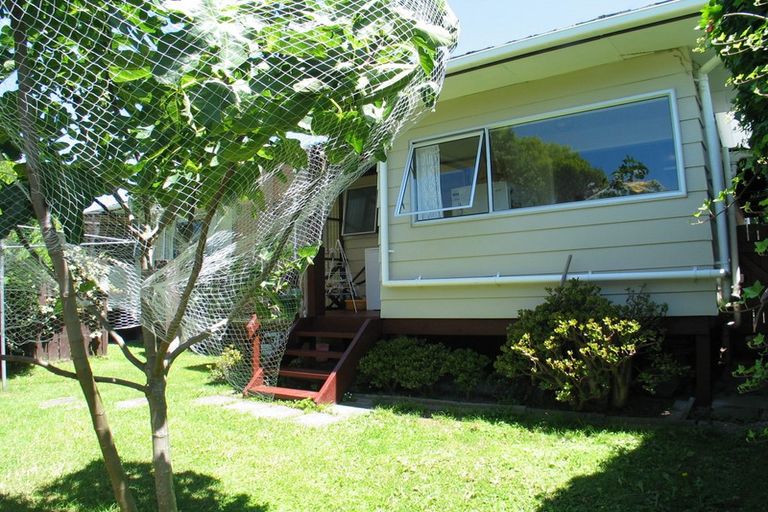 Photo of property in 11a/4 Bayside Avenue, Te Atatu Peninsula, Auckland, 0610