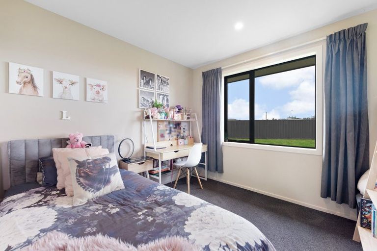 Photo of property in 11 Tui Place, Edendale, Wyndham, 9893