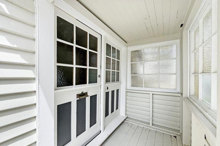 Photo of property in 17 Hankey Street, Mount Cook, Wellington, 6011