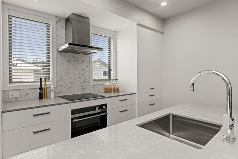 Photo of property in 9 George Yee Place, Taradale, 4112