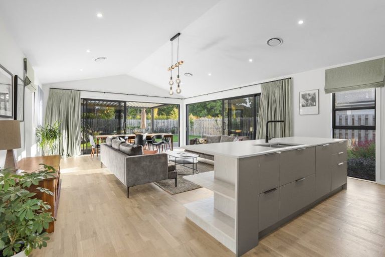 Photo of property in 2 Matai Grove, Greytown, 5712