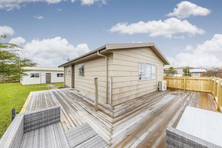 Photo of property in 61 Hillcrest Drive, Kelvin Grove, Palmerston North, 4414