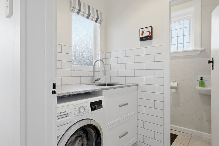 Photo of property in 127 Weston Road, St Albans, Christchurch, 8052