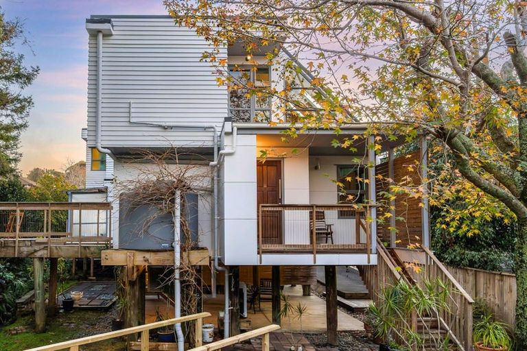 Photo of property in 21a Lyons Avenue, Murrays Bay, Auckland, 0630