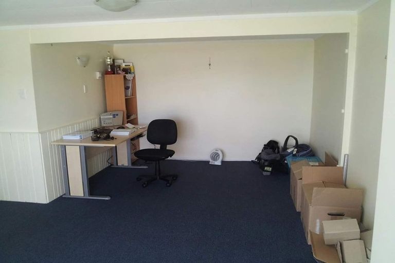 Photo of property in 45a Edgecombe Street, Newlands, Wellington, 6037